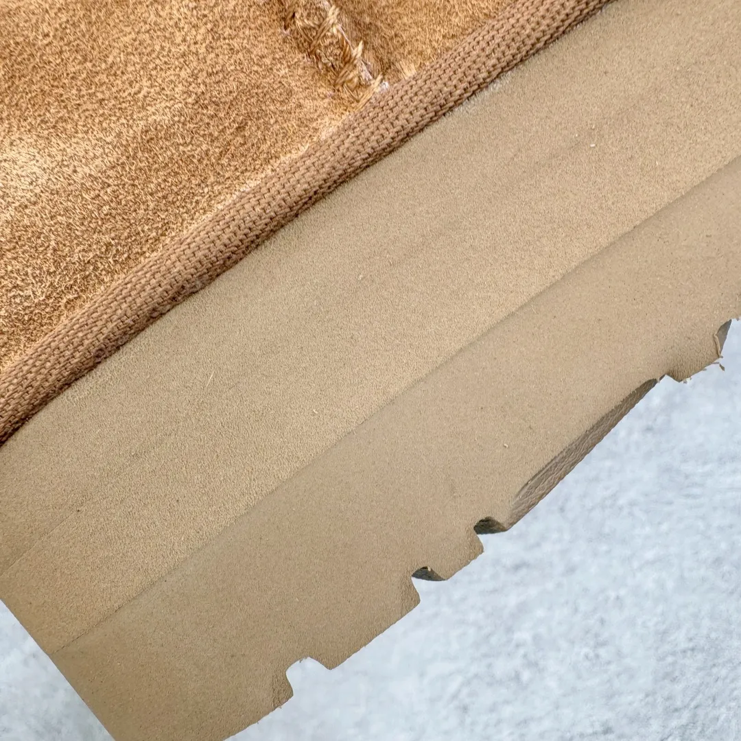 Pick up locally 💰520 UGG 5092 Classic autumn and winter sheepskin and fur integrated snow boots. All shoes are made of ZP. Longfeng A-grade Australian imported sheepskin and fur integrated brand OEM production line. Fully follow the ZP process. OEM original pattern maker. Adhering to the principle of no original shoe development and selection. Pay attention to every detail. The most authentic version on the market. TREADLITE "Light Wing" technology outsole. Light/durable/flexible/pile size: 35 36 37 38 39 40 Coding: by2936070